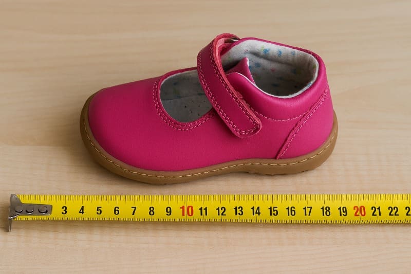 19センチどのくらいか子供靴で例えると